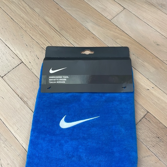 NIKE lovely blue golf tournament towel - Picture 3 of 4